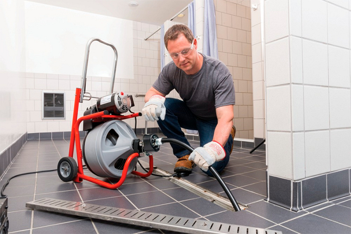 Использование прочистной машины барабанного типа Ridgid K-400 Использование прочистной машины барабанного типа Ridgid K-400